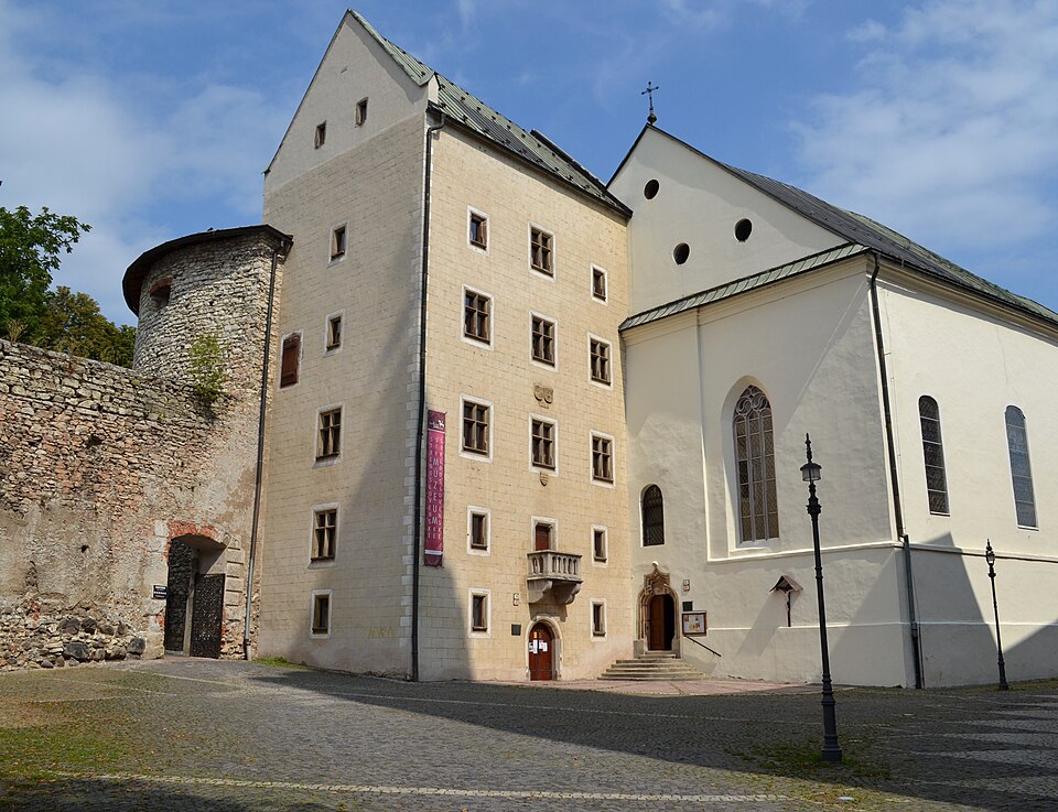 Matejov dom a Kostol svätého Kríža v Banskej Bystrici
